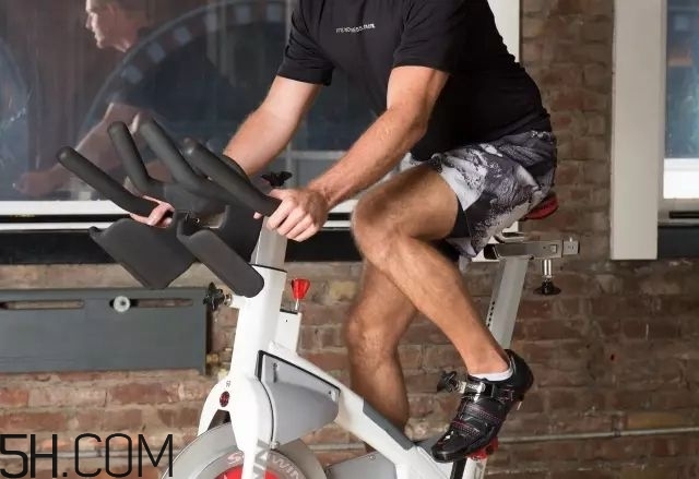 騎動感單車穿什么鞋好？騎動感單車穿什么衣服好？