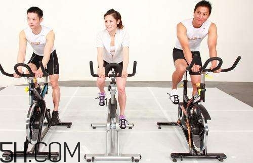 騎動感單車穿什么鞋好？騎動感單車穿什么衣服好？