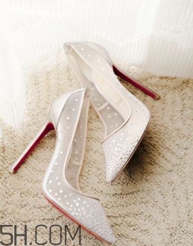 2018年流行什么顏色的婚鞋？2018年流行什么婚鞋款式