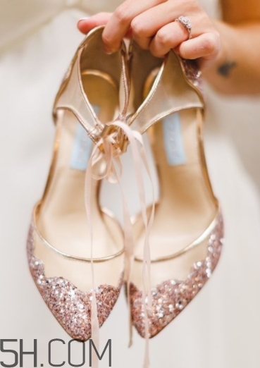 2018年流行什么顏色的婚鞋？2018年流行什么婚鞋款式