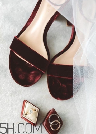 2018年流行什么顏色的婚鞋？2018年流行什么婚鞋款式