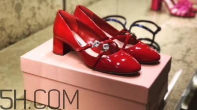 2018年流行什么顏色的婚鞋？2018年流行什么婚鞋款式