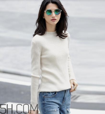 羊絨衫會扎人嗎？羊絨衫穿著扎人怎么辦？