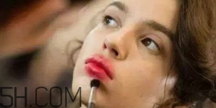 2018年流行什么唇妝？2018年流行唇妝怎么化