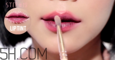 2018年流行什么唇妝？2018年流行唇妝怎么化