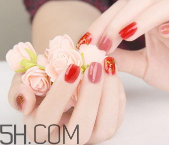 悅詩(shī)風(fēng)吟指甲油藍(lán)莓冰沙好看嗎？怎么讓指甲油干得快？