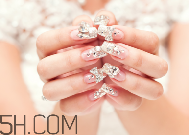 怎么判斷指甲油是否快干？水晶甲要怎么卸？