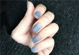 悅詩(shī)風(fēng)吟指甲油藍(lán)莓冰沙好看嗎？怎么讓指甲油干得快？