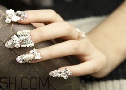 怎么判斷指甲油是否快干？水晶甲要怎么卸？