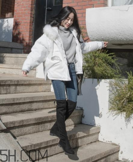 棉襖配牛仔褲好看嗎？棉服搭配牛仔褲圖片