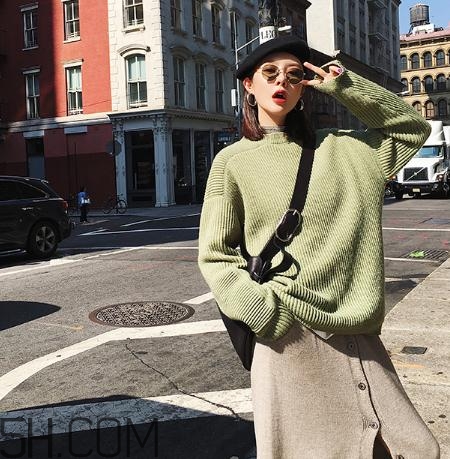 羊絨衫買(mǎi)大還是買(mǎi)??？羊絨衫買(mǎi)大了怎么辦？