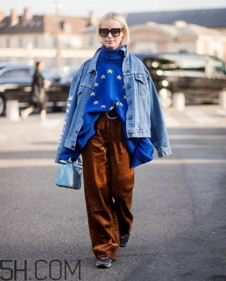 焦糖色闊腿褲配什么鞋子？焦糖色闊腿褲搭配鞋子圖片