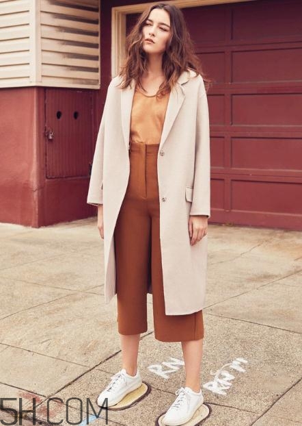 焦糖色闊腿褲配什么鞋子？焦糖色闊腿褲搭配鞋子圖片