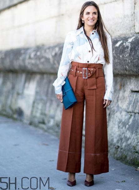 焦糖色闊腿褲配什么鞋子？焦糖色闊腿褲搭配鞋子圖片