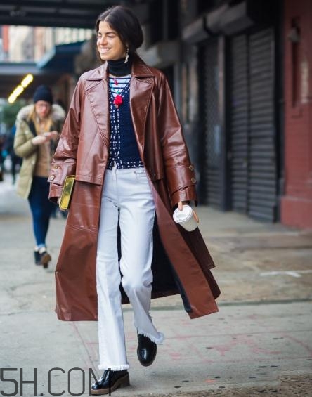 白色喇叭褲搭什么上衣？白色喇叭褲搭配圖片