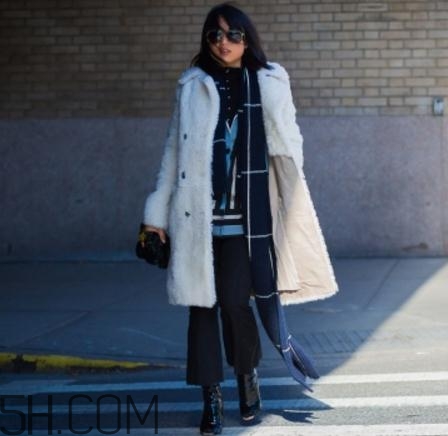 黑色喇叭褲搭什么上衣？黑色喇叭褲搭配上衣圖片