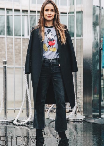 黑色喇叭褲搭什么上衣？黑色喇叭褲搭配上衣圖片