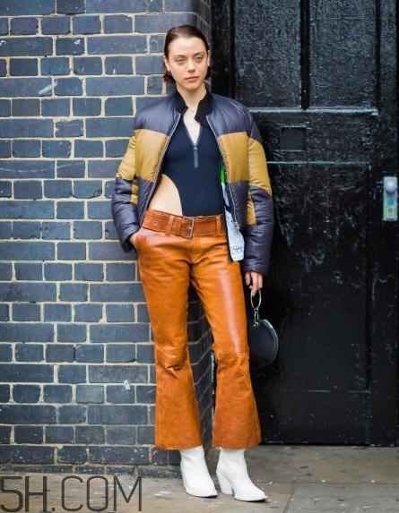 冬天穿喇叭褲怎么搭配？冬天喇叭褲搭配圖片