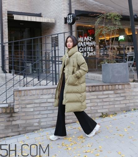 喇叭褲搭配羽絨服好看嗎？喇叭褲搭配羽絨服圖片