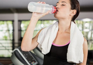 在跑步機(jī)上可以光腳跑嗎？跑步機(jī)有什么注意事項(xiàng)嗎？