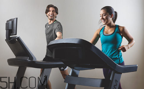 跑步機的正確跑步姿勢是什么？跑步機跑步的注意事項有哪些？