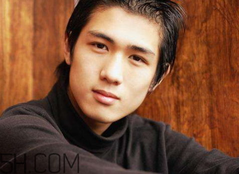 說男的小狼狗什么意思 娛樂圈小狼狗什么意思 說男的小狼狗什么意思 娛樂圈小狼狗什么意思