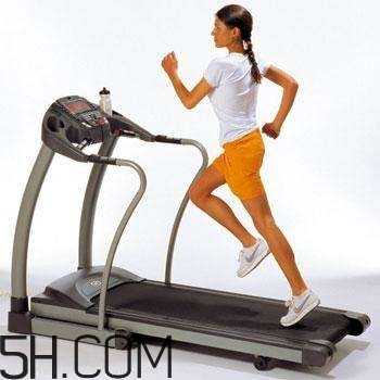 天天用跑步機(jī)跑步好嗎？在跑步機(jī)上跑步一個(gè)星期跑多少次合適呢？