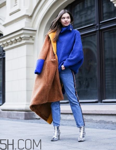 焦糖色上衣配什么褲子？焦糖色上衣搭配褲子圖片