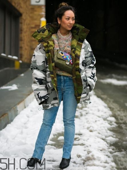 冬天牛仔褲配什么上衣？冬天穿牛仔褲怎么搭配？