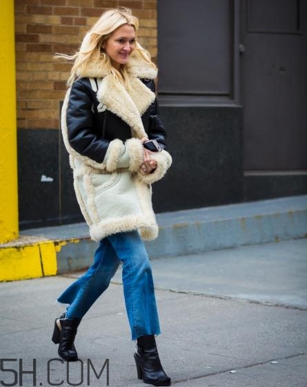 冬天牛仔褲配什么上衣？冬天穿牛仔褲怎么搭配？