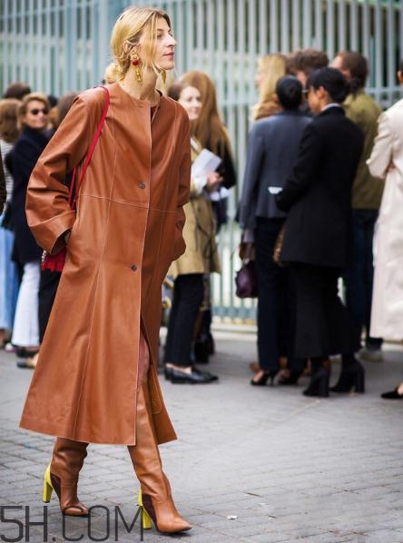 焦糖色鞋子配什么衣服？焦糖色鞋子搭配圖片