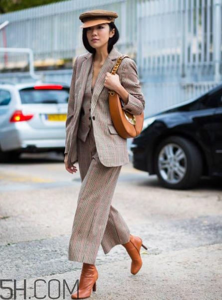 焦糖色鞋子配什么衣服？焦糖色鞋子搭配圖片