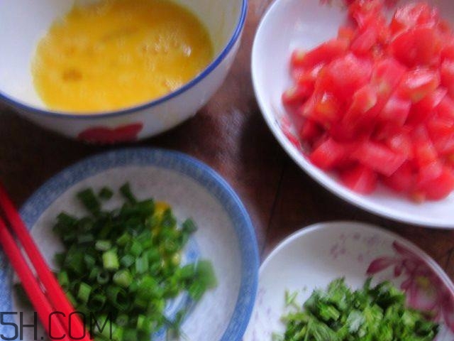 如何快速給西紅柿去皮？西紅柿怎么去皮比較快？