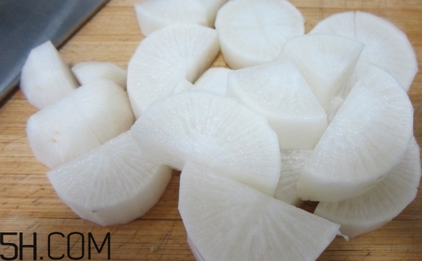 吃白蘿卜有哪些益處？白蘿卜的養(yǎng)生功效有哪些？