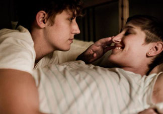 說男的彎了什么意思 男生彎了是什么意思