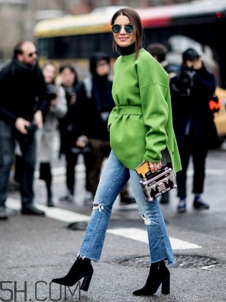 冬天破洞牛仔褲怎么搭配？破洞牛仔褲冬天怎么穿？