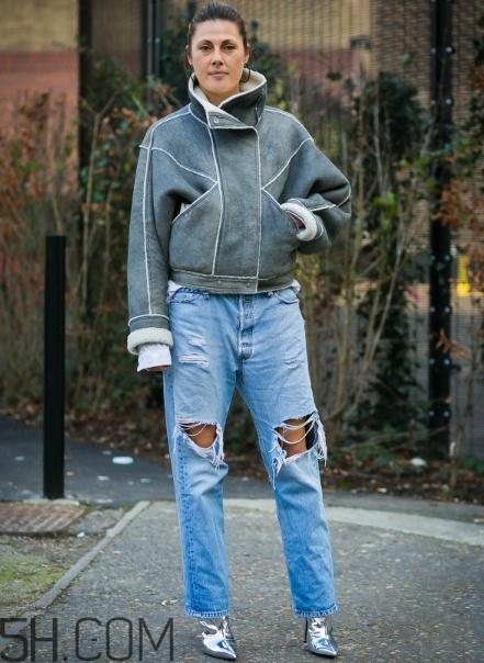 冬天破洞牛仔褲怎么搭配？破洞牛仔褲冬天怎么穿？