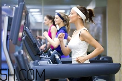 跑步機(jī)上跑步頭暈腿軟是怎么回事？跑步機(jī)上跑步設(shè)置多少時(shí)間速度？