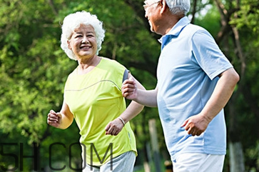 跑步機(jī)適合老年人嗎？老年人跑步有什么好處呢？