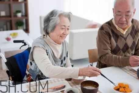 跑步機(jī)適合老年人嗎？老年人跑步有什么好處呢？