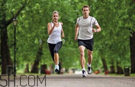 慢跑運(yùn)動(dòng)有什么注意事項(xiàng)？慢跑運(yùn)動(dòng)對(duì)身體有什么好處？