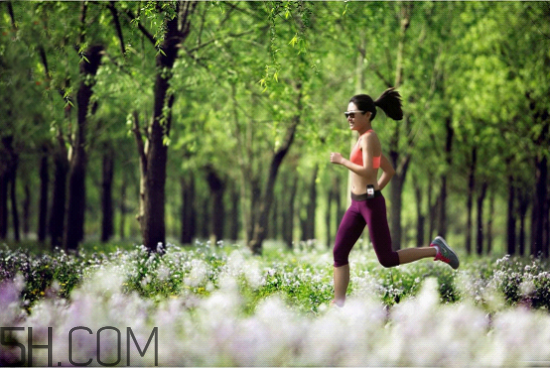 慢跑運(yùn)動(dòng)有什么注意事項(xiàng)？慢跑運(yùn)動(dòng)對(duì)身體有什么好處？