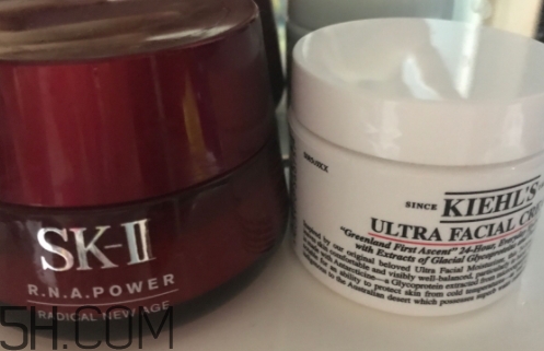 科顏氏高保濕面霜刺痛正常嗎？科顏氏高保濕面霜長脂肪粒