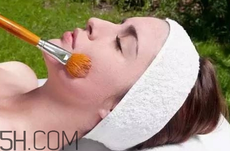 刷酸爆痘正常嗎？為什么刷酸會(huì)爆痘？