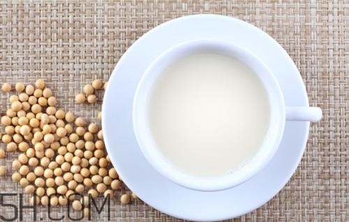 如何健康的喝豆?jié){？喝豆?jié){有什么注意事項(xiàng)嗎？