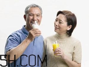 老人缺鈣有什么害處？老人如何補鈣？