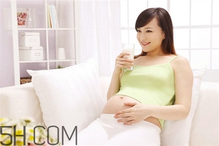 成人為什么也要喝奶粉？成人喝奶粉的好處有哪些？