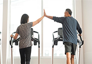 跑步機(jī)適合老年人嗎？老年人跑步有什么好處呢？