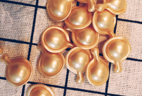 雅頓金膠怎么打開？雅頓金膠膠囊怎么扭開？