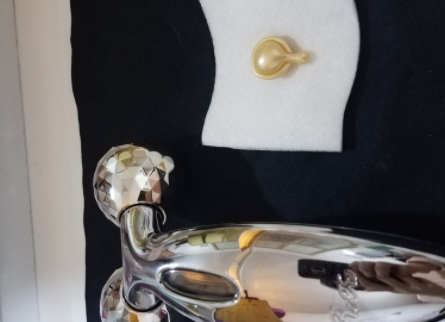 雅頓金膠怎么打開？雅頓金膠膠囊怎么扭開？